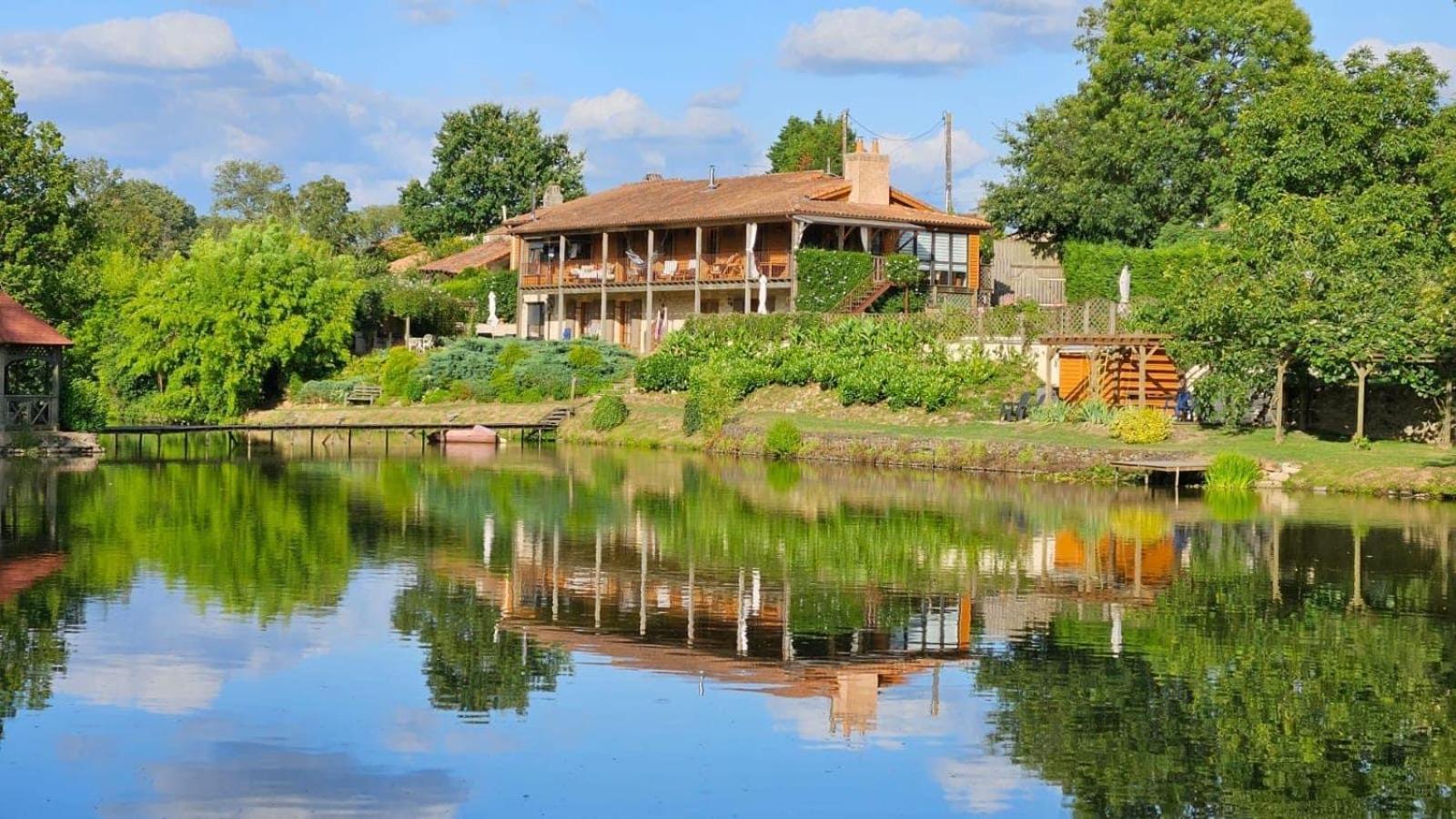 Lake Noble Saint-Germain-l'Aiguiller Exterior foto